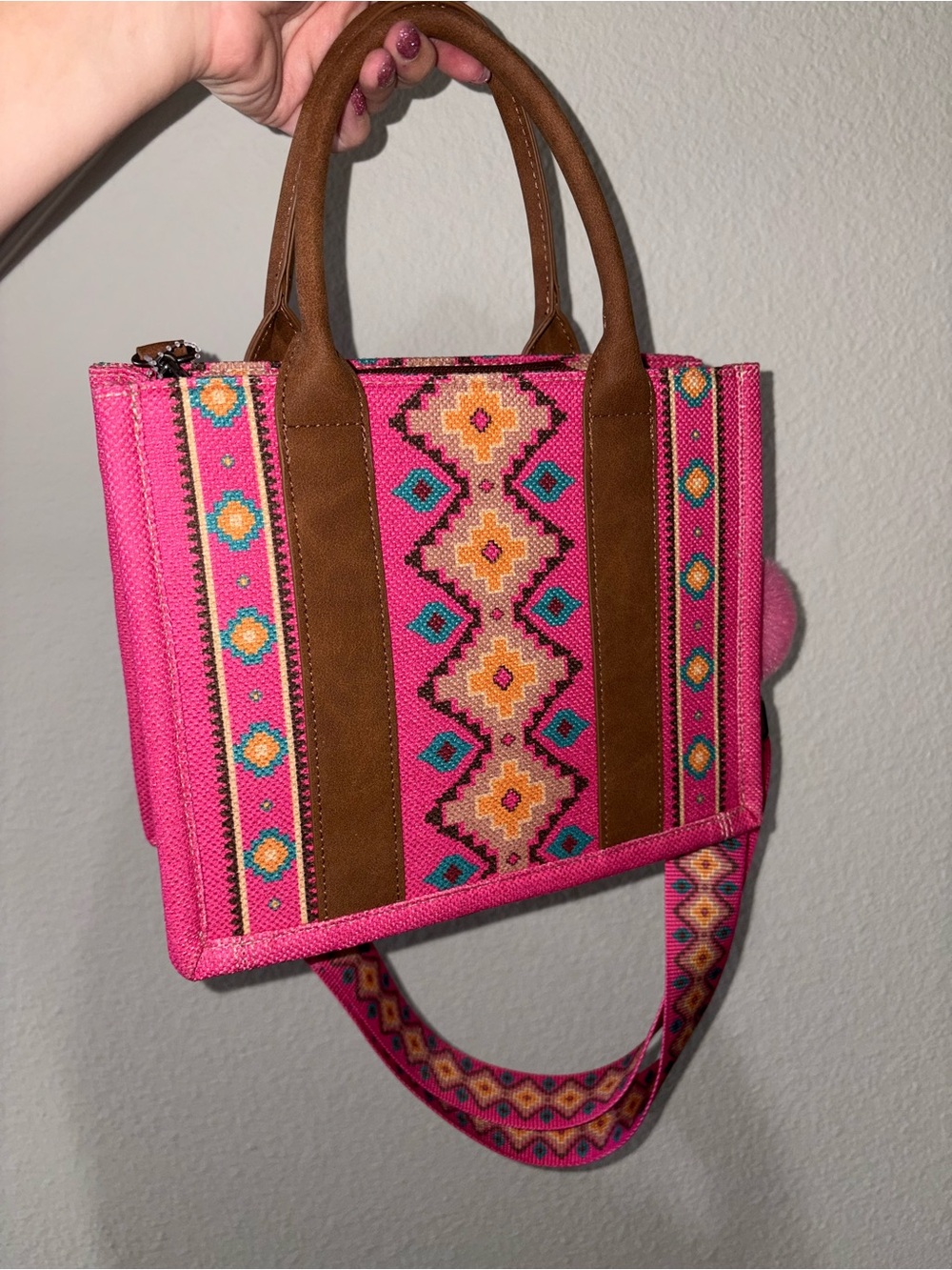 NWT Wrangler Pink Boho Aztec Crossbody Purse - Picture 2 of 4